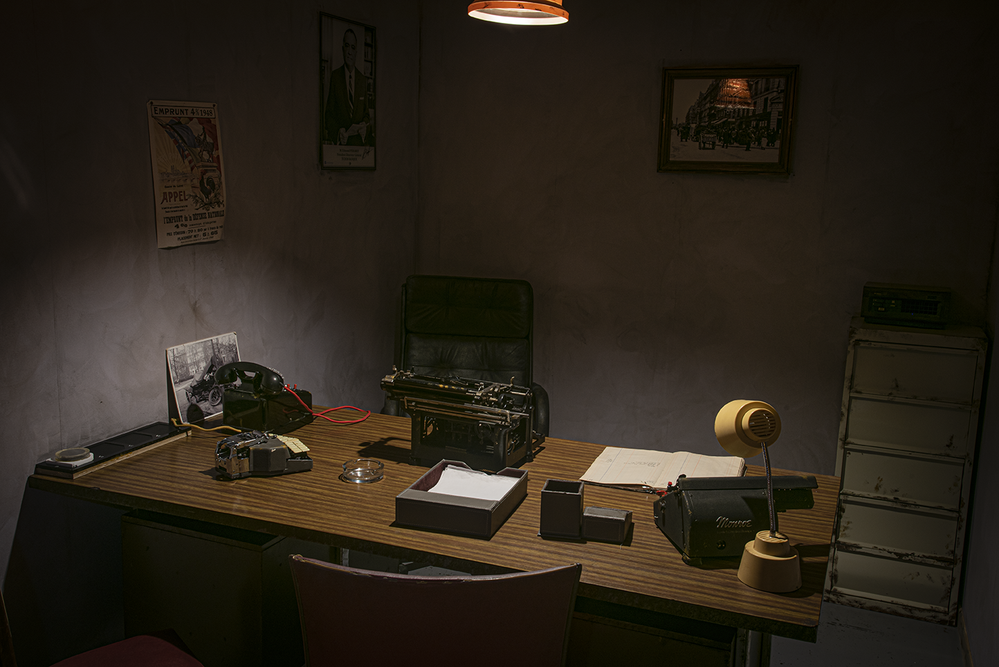Décor immersif de l’ancienne banque des années 1950 dans The Bank près d’Annecy