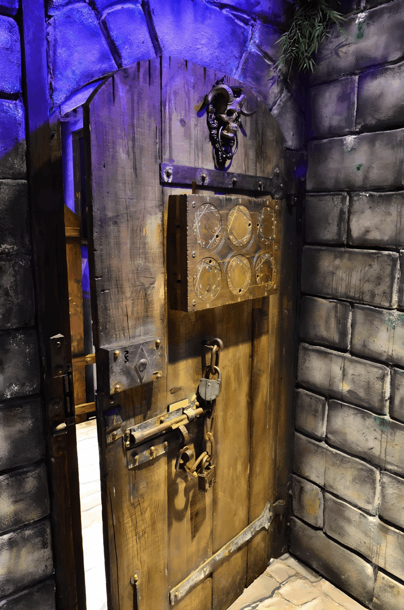 Ancien mécanisme en bois associé à une technologie moderne dans Ultimate Sacrifice