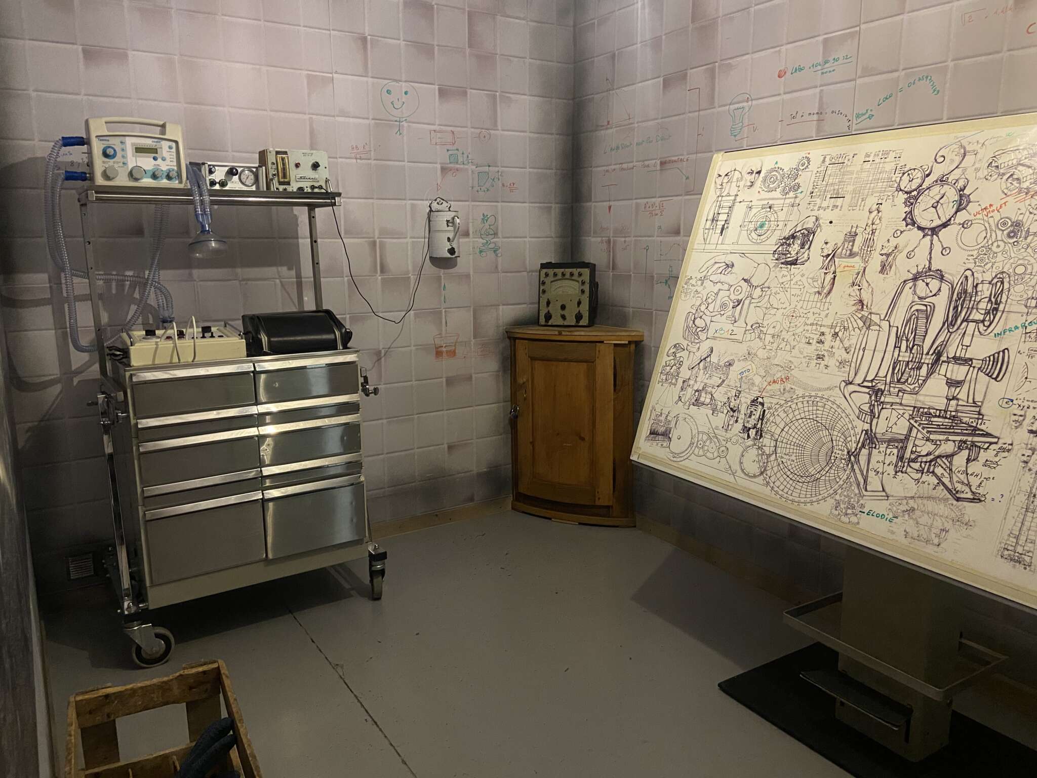 Décor futuriste de Travel Time, escape game sur le voyage dans le temps près d’Annecy