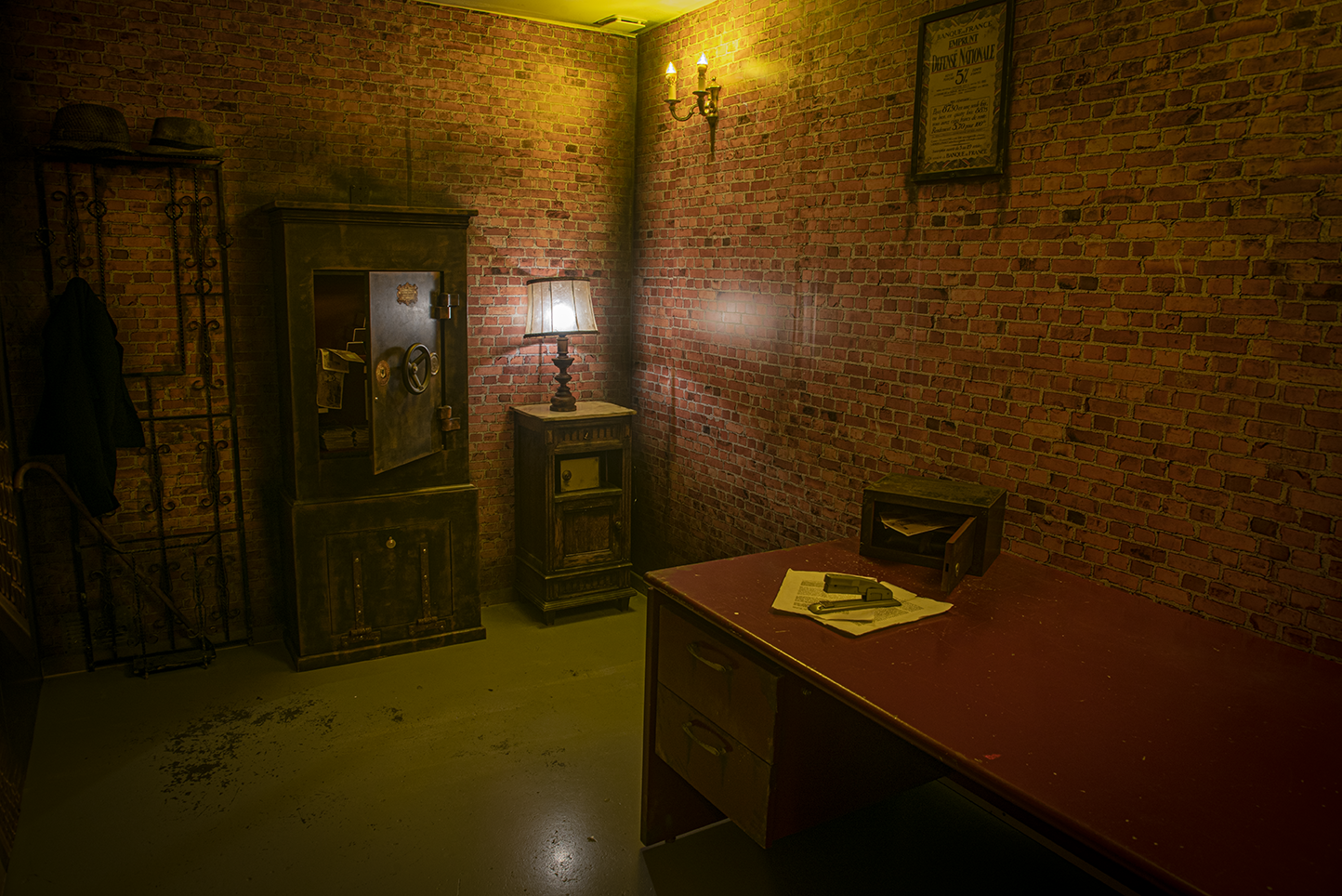 Ancienne banque avec coffre-fort dans l’escape game The Bank près d’Annecy